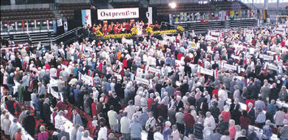 Foto: Das Jahn-Sport-Forum war fest in ostpreußischer Hand, und beim großen Finale waren alle „in“ der ostpreußischen Heimat. - Bilder: Schülke