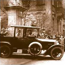 Dramatische Zeitpunkte für Preußen: Der Kaiser (hinten links) verläßt 1918 Berlin