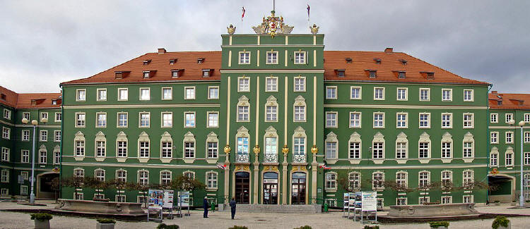 Das Stettiner Rathaus war fr�her Sitz der pommerschen Provinzialregierung. - (Sitz des Oberpr�sidiums der preu�ischen Provinz Pommern); erbaut 1924-1927 nach Entwurf des Berliner Architekten Georg Steinmetz.