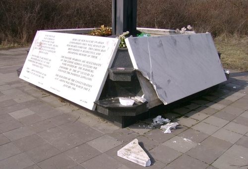 Beschädigte Gedenkstätte: Landsmannschaft entsetzt über Schändung Foto: Volksdeutsche Landsmannschaft Österreich