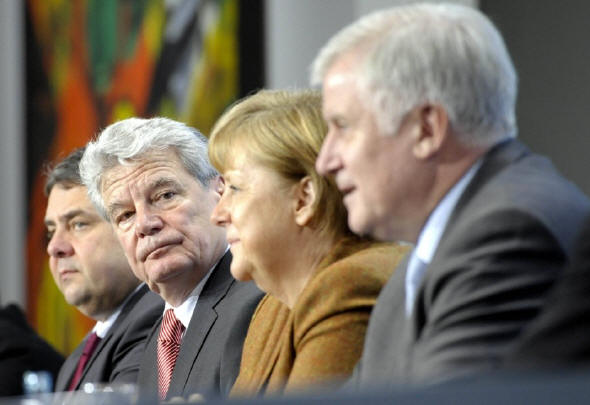 Nicht immer einer Meinung: der damals noch zuk�nftige Bundespr�sident Joachim Gauck, Bundeskanzlerin Angela Merkel und der bayerische Ministerpr�sident Horst Seehofer bei der Vorstellung Gaucks als Kandidat f�r das Amt im Februar 2012