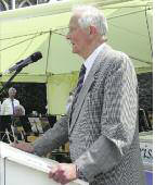 Organisator J�rrgen Zauner bei seiner Er�ffnungsrede.