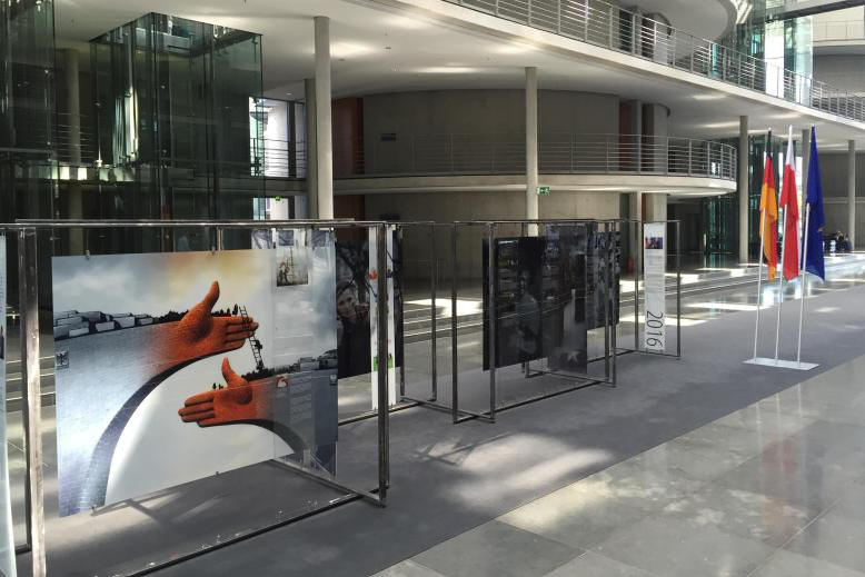 Die Ausstellung �Polen und Deutsche. Geschichten eines Dialogs� im Bundestag in Berlin ist klein, aber aufwendig gestaltet