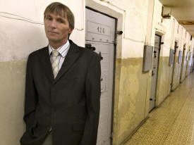 Direktor Hubertus Knabe (Jg. 1959) hat das ehemalige Stasi-Untersuchungsgef�ngnis in Berlin-Hohensch�nhausen zur meistbesuchten Gedenkst�tte, die an die Opfer der SED-Diktatur erinnert, gemacht