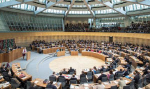 Die Landtagsabgeordneten von Nordrhein-Westfalen wollen nicht mehr auf deutsches Volk schw�ren.