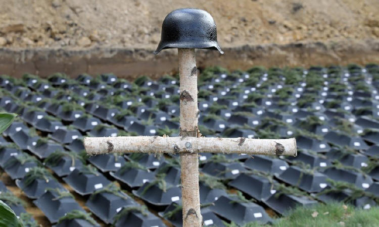 Kriegsgräberstätte in Neumark, Pommern (heute: Stare Czarnowo, Polen) Kriegsgräberstätte in Neumark, Pommern (heute: Stare Czarnowo, Polen)