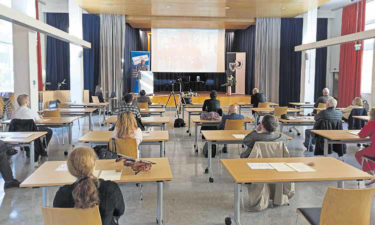Kulturtagung im Gerhart-Hauptmann-Haus unter besonderen Bedingungen: Der Historiker Manuel Ruoff h�lt seinen Vortrag vor einem halbvollen Saal