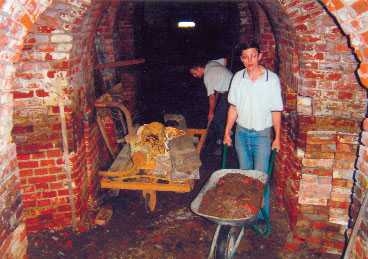 Kassematten und Gänge erschrecken nicht mehr durch ihre Dunkelheit und Verlassenheit.